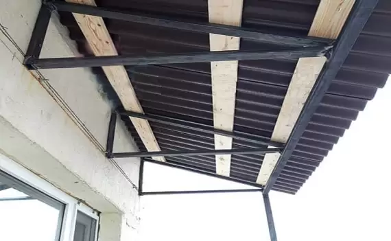 Опорно-стоечная крыша на балкон Опорно-стоечная крыша на балкон